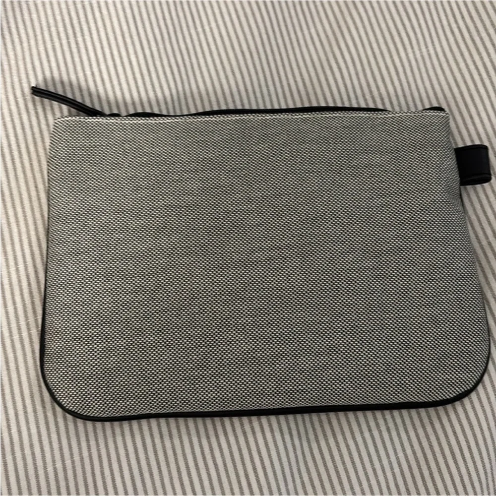 Acqua Di Parma Black and Gray Toiletry Bag with Minimalist top zipper SET OF TWO - Picture 4 of 13